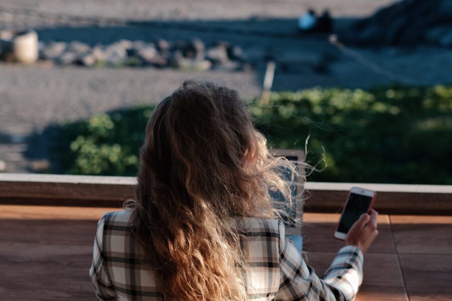 Freelancer working remotely - Photo by daria mamont on unsplash